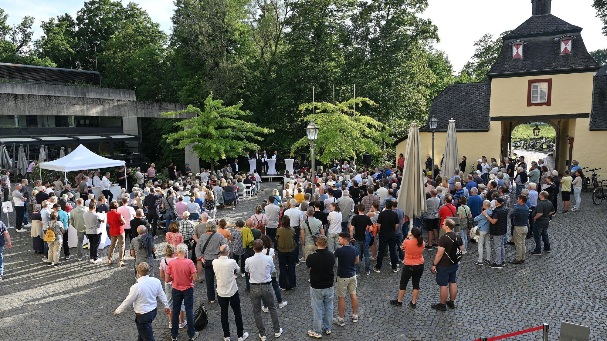 Gut besucht war die Podiumsdiskussion der Bürgerstiftung Rösrath mit fünf Bürgermeisterkandidaten.