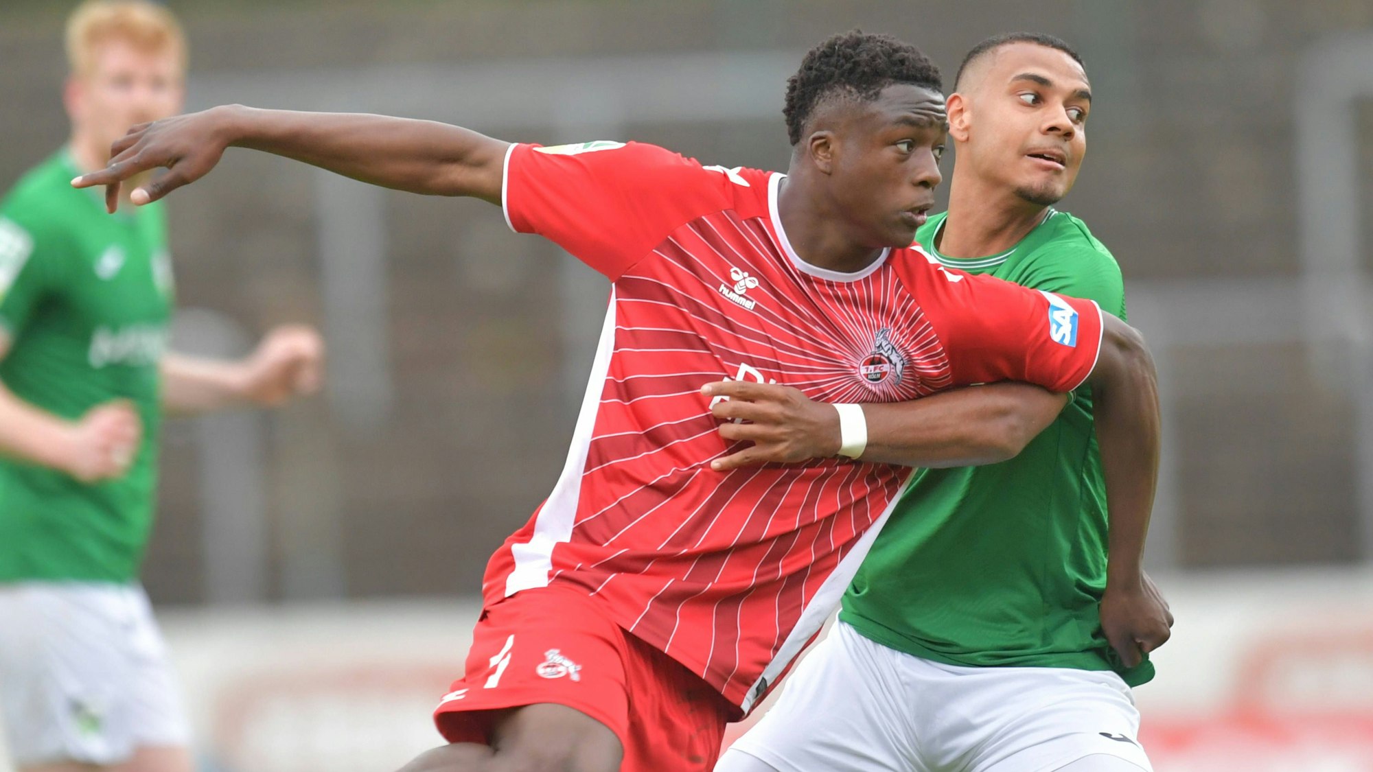 03.05.2025, GER, Fussball, Regionalliga West, Saison 2024/2025, 32. Spieltag, Ohlendorf Stadion im Heidewald, Gütersloh FC Gütersloh - 1. FC Köln U23 2 : 4 David Winke FC Gütersloh, rechts gegen Mansour Ouro-Tagba 1. FC Köln U23 Aktion, Duell, Zweikampf *** 03 05 2025, GER, Soccer, Regionalliga West, Season 2024 2025, Matchday 32, Ohlendorf Stadion im Heidewald, Gütersloh FC Gütersloh 1 FC Köln U23 2 4 David Winke FC Gütersloh, right against Mansour Ouro Tagba 1 FC Köln U23 action, duel, duel
