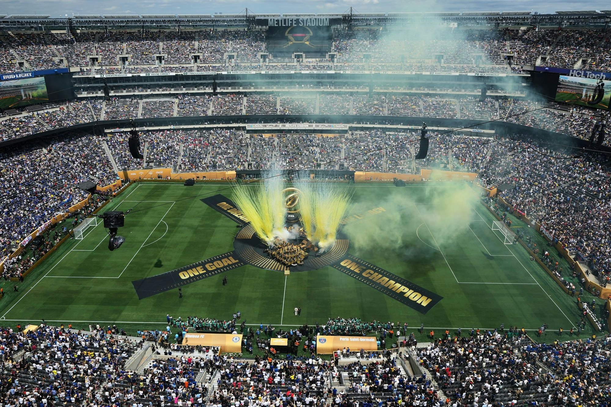 Pyro-Show vor dem Finale im MetLife Stadium.