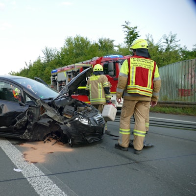 Die Siegburgerin im Opel Corsa war mit ihrem Fahrzeug auf den Standstreifen geraten.