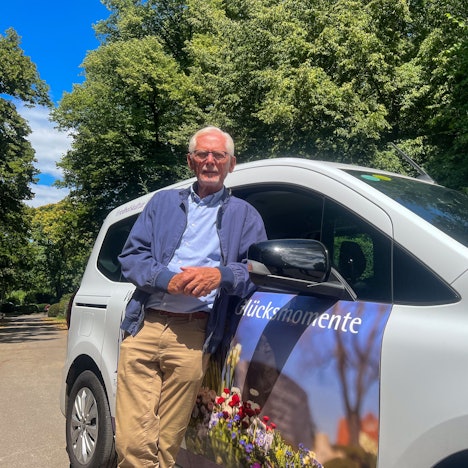 Josef F. Terfrüchte ist der Gründer des Kölner FriedhofsMobils.