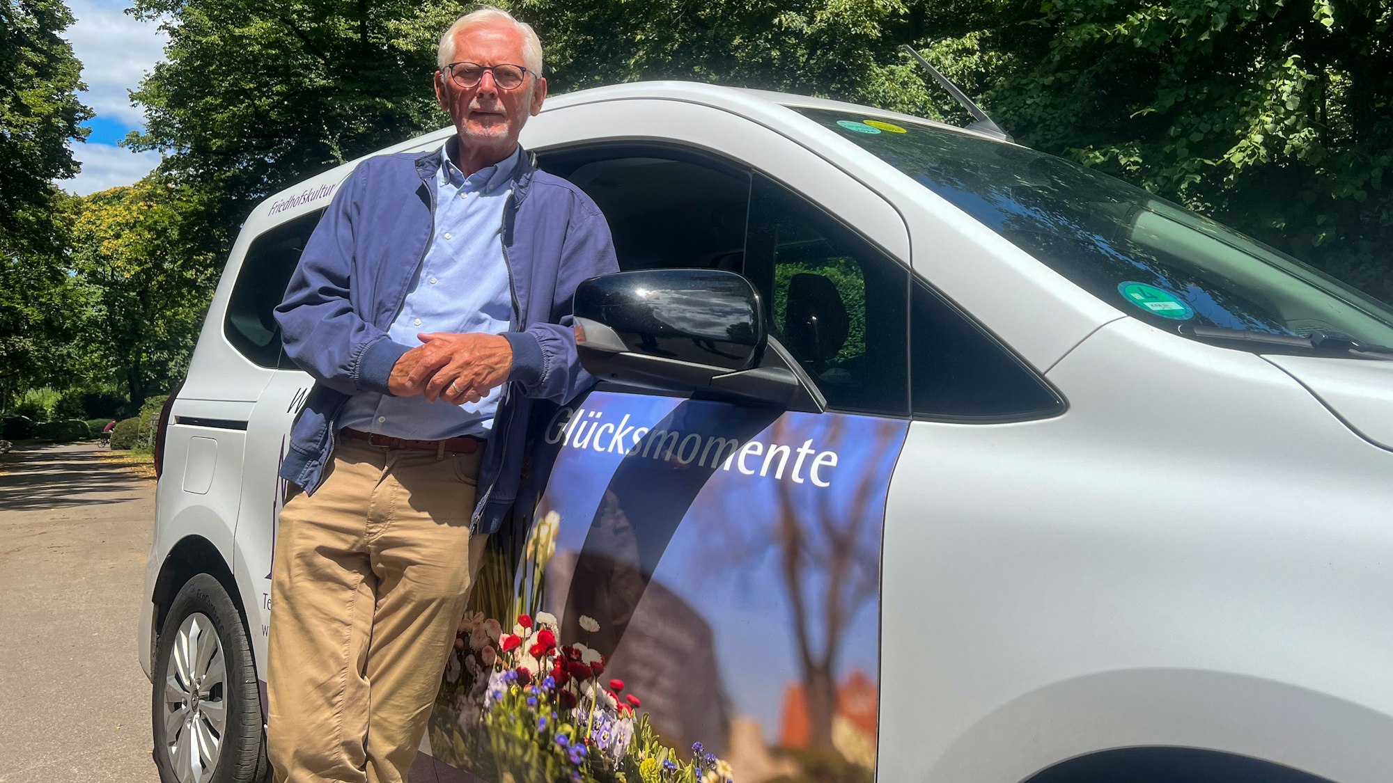 Josef F. Terfrüchte ist der Gründer des Kölner FriedhofsMobils.