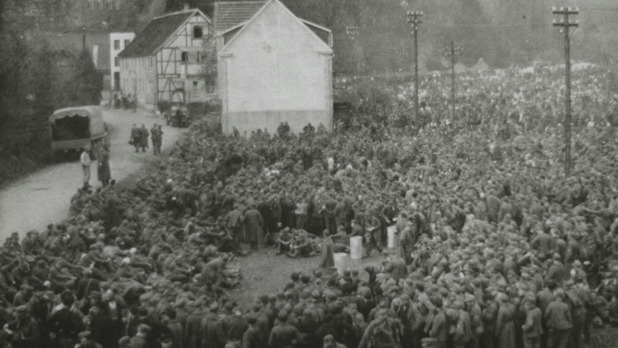 Das Foto zeigt Kriegsgefangene in Gummersbach-Rospe.