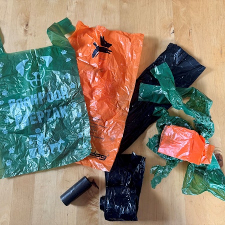 Hundekottütchen werden in Niederkassel künftig nicht mehr kostenfrei zur Verfügung gestellt.