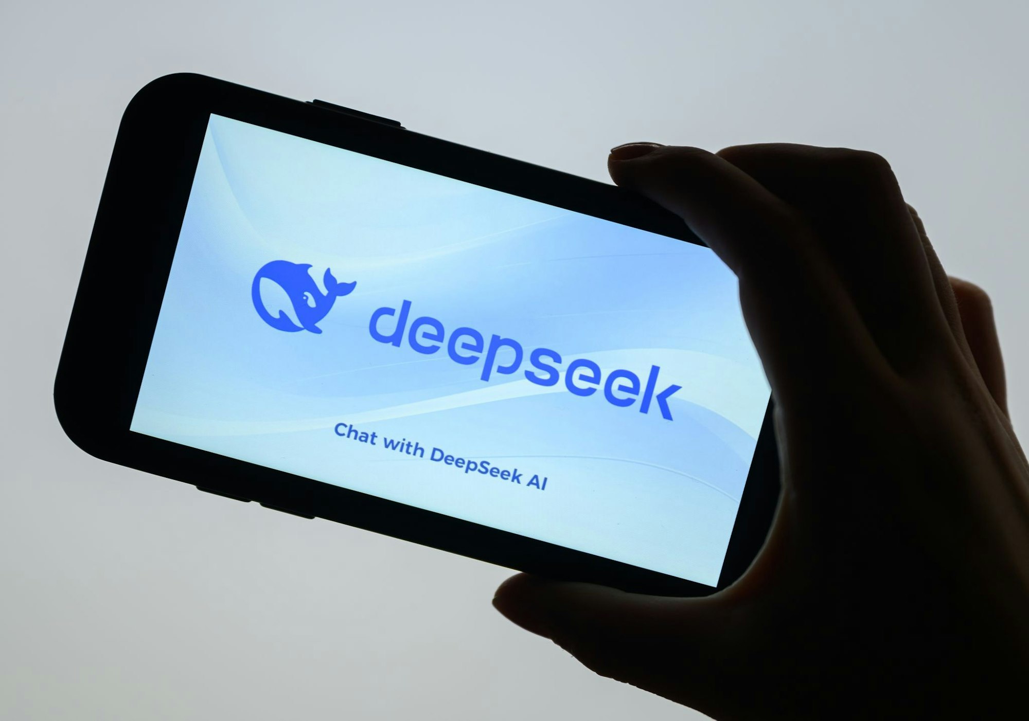 Der chinesische KI-Chatbot DeepSeek steht in zahlreichen Ländern in der Kritik. (Archivbild)