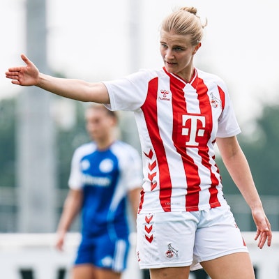 Testspiel: Schalke 04- 1.FC Köln 13.07.2025 Anna-Lena Stolze 1. FC Köln, 7 zeigt an beim Testspiel: Schalke 04- 1.FC Köln Gelsenkirchen, Parkstadion am 13.07.2025 *** Test match Schalke 04 1 FC Köln 13 07 2025 Anna Lena Stolze 1 FC Köln, 7 displays at the test match Schalke 04 1 FC Köln Gelsenkirchen, Parkstadion on 13 07 2025 Copyright: xBEAUTIFULxSPORTS/Freisenx