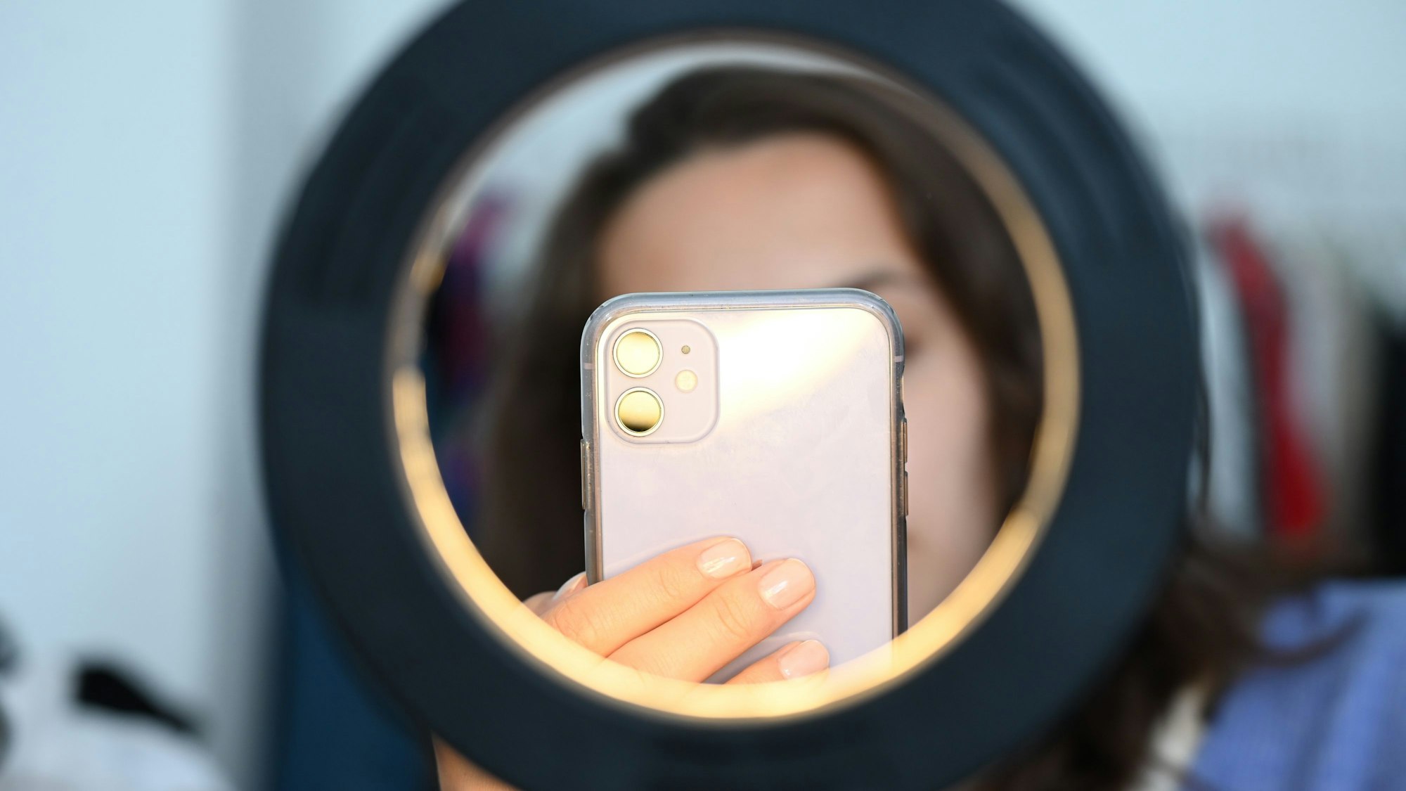 Influencer teilen intime Momente mit ihren Kindern im Netz.