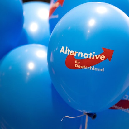 Luftballons mit dem Logo der AfD. (Archivbild)