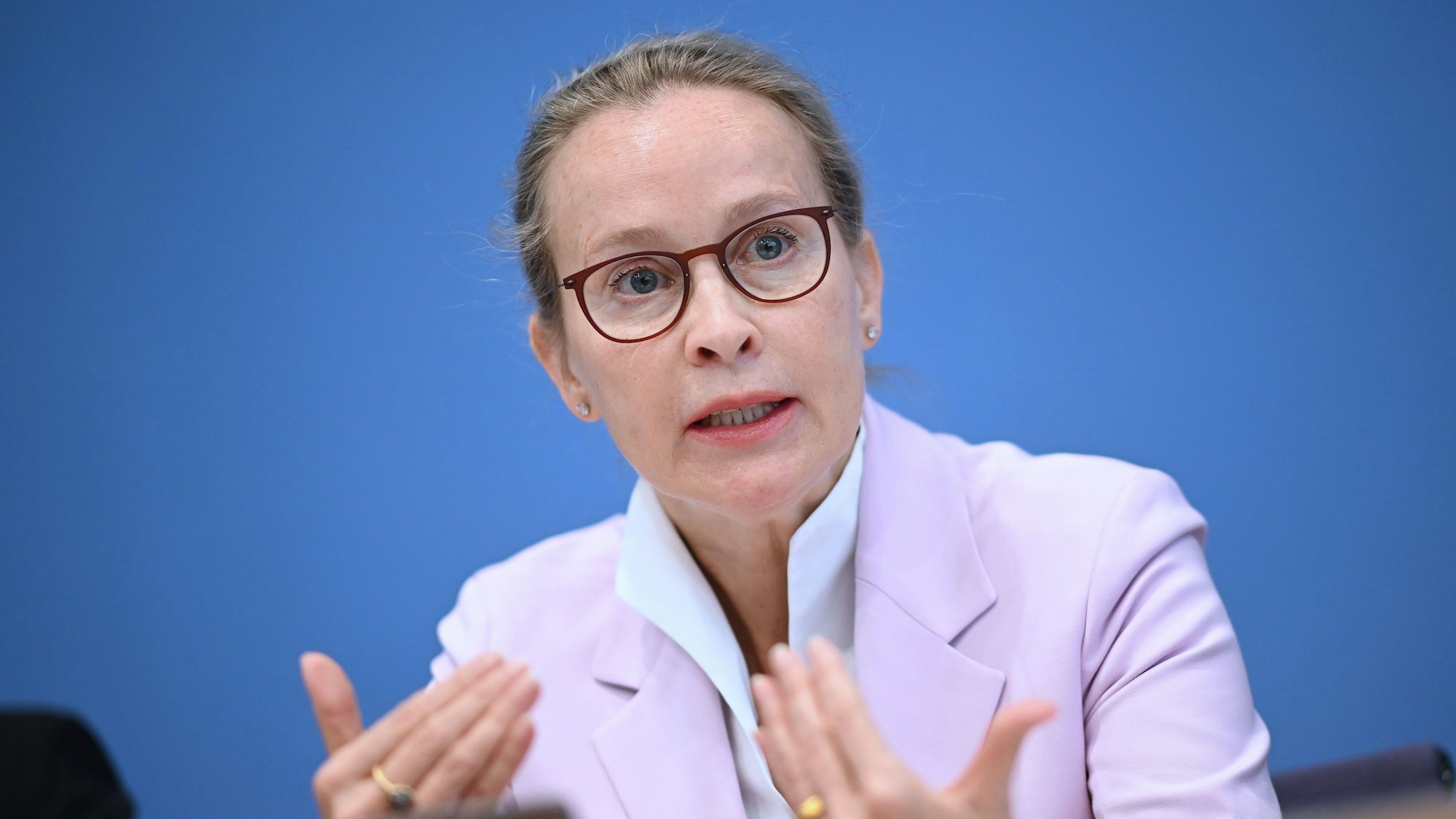 ARCHIV - 15.04.2024, Berlin: Frauke Brosius-Gersdorf, Juristin, stellt den Abschlussbericht der Kommission zur reproduktiven Selbstbestimmung und Fortpflanzungsmedizin vor. (zu dpa: «Predigt «instrumentalisiert»? Erzbischof bedauert») Foto: Britta Pedersen/dpa +++ dpa-Bildfunk +++