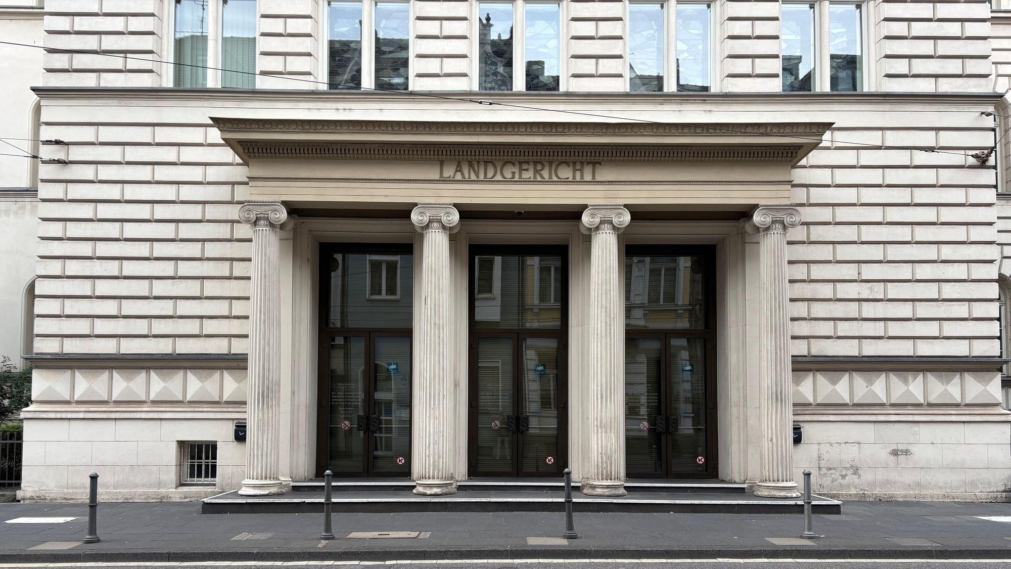 Die Fassade des Landgerichts in Bonn.