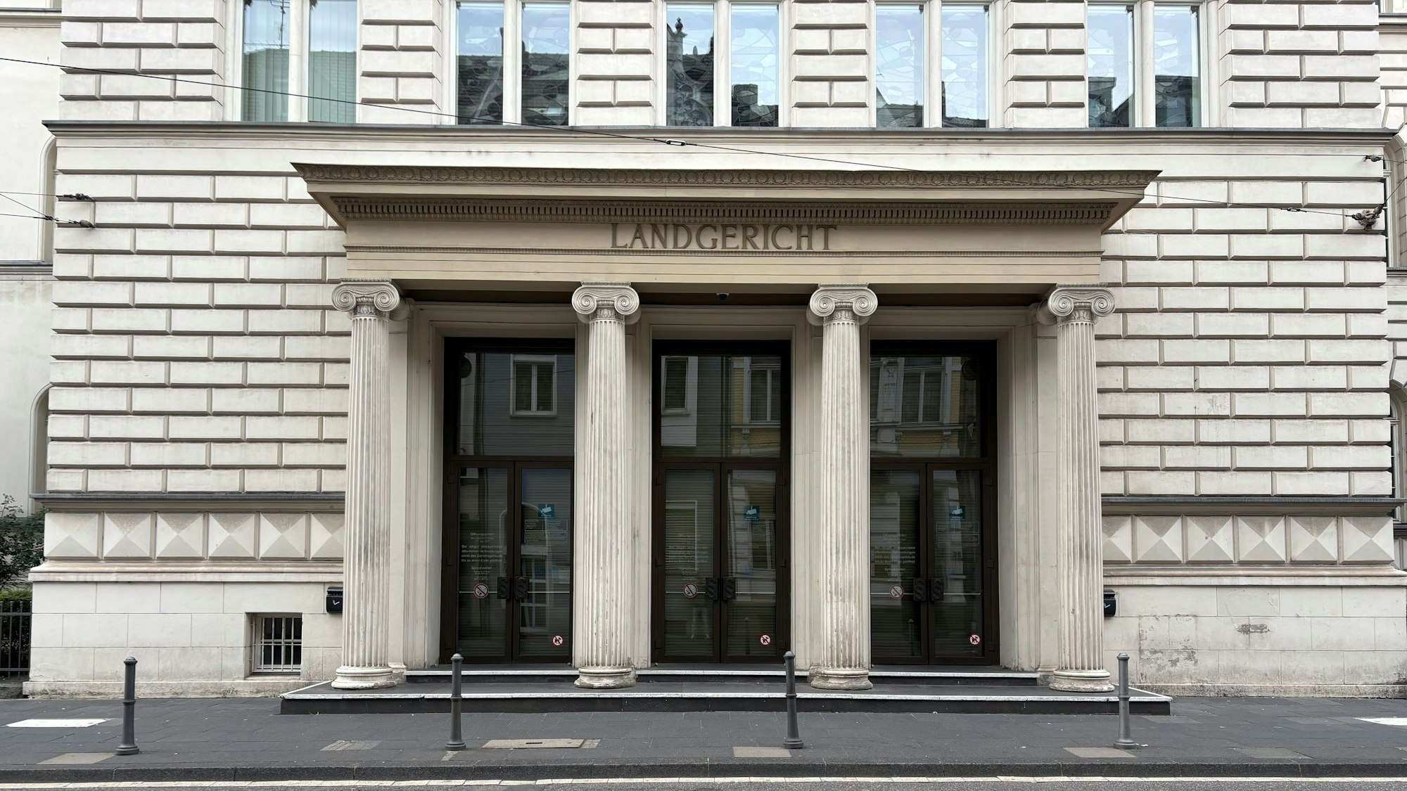 Die Fassade des Landgerichts in Bonn.