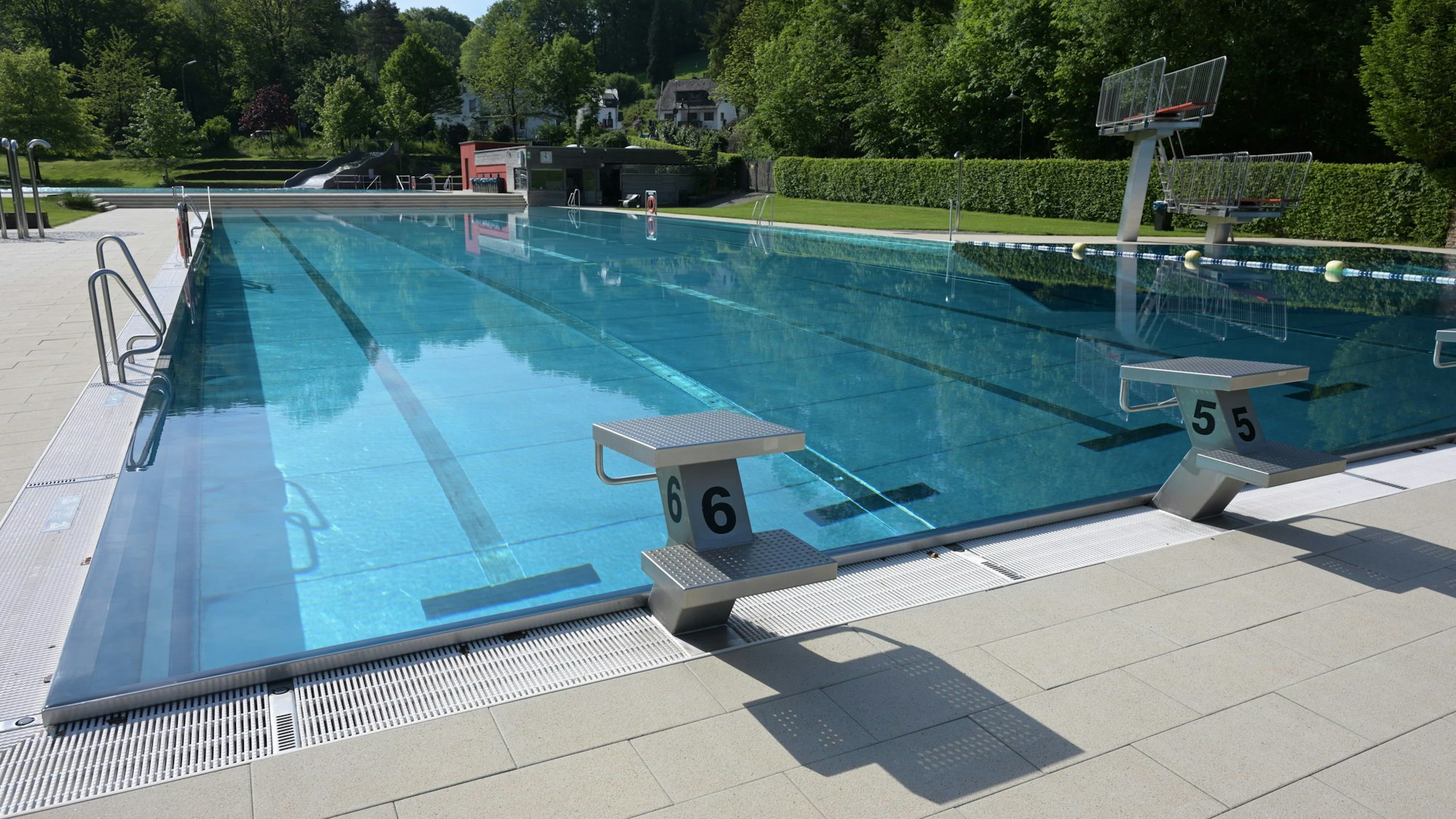 Das Freibad Hoffnungsthal mal ganz leer - ein Foto außerhalb der Öffnungszeiten.
