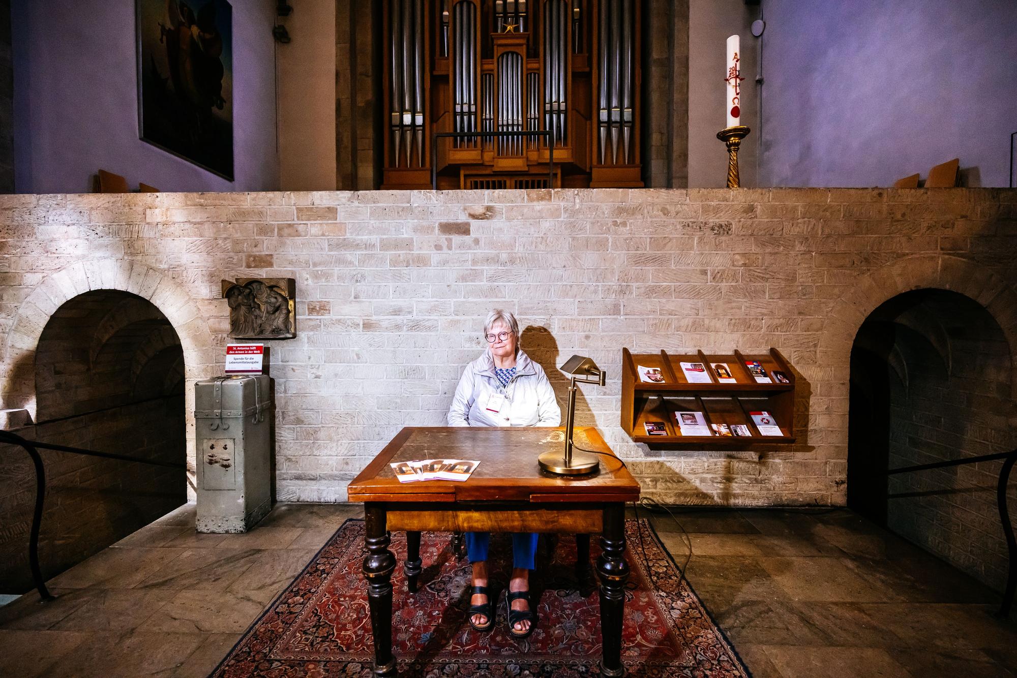 Irene Weniger an ihrem Platz in St. Aposteln.