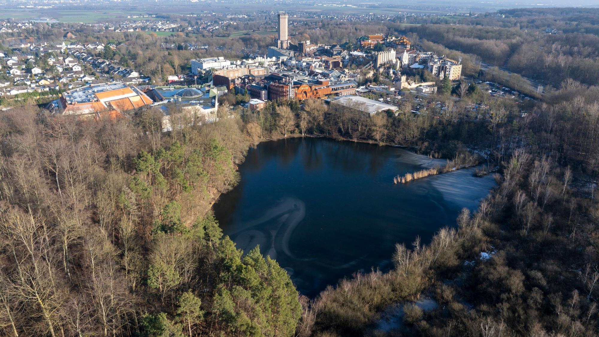 Das Gelände rund um den Ententeich neben dem Phantasialand ist derzeit noch ein Naturschutzgebiet. Das Phantasialand möchte eine Fläche neben dem Parkgelände bebauen.