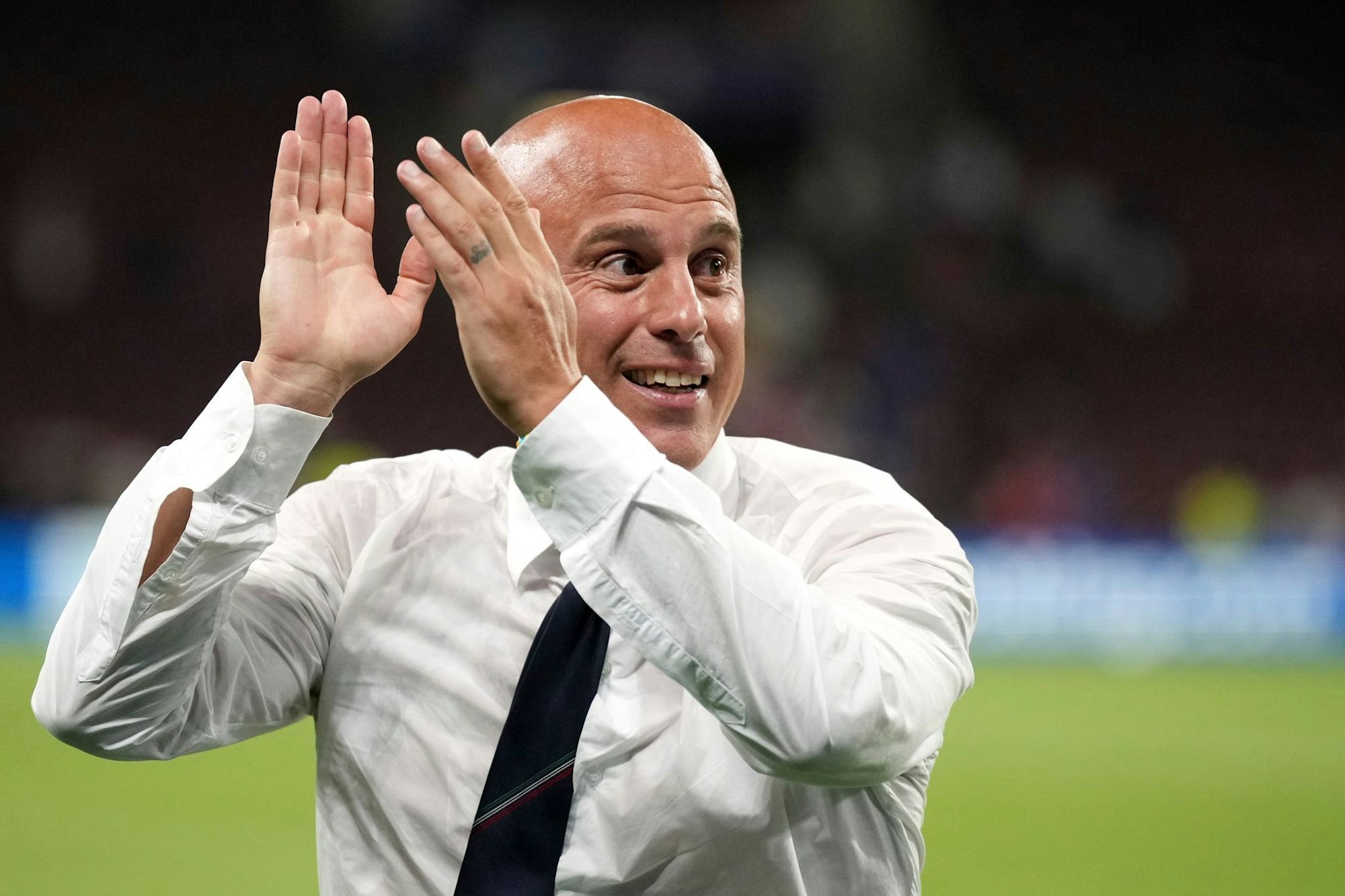 Bella Italia! Trainer Andrea Soncin beklatscht den Halbfinal-Einzug.