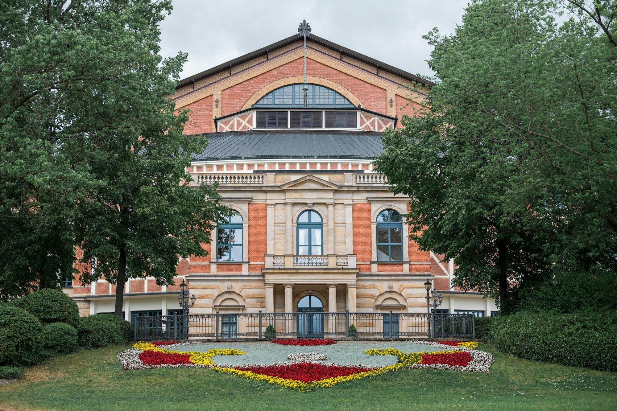 Das Bayreuther Festspielhaus öffnet am 25. Juli für die diesjährige Spielzeit. (Archivbild)