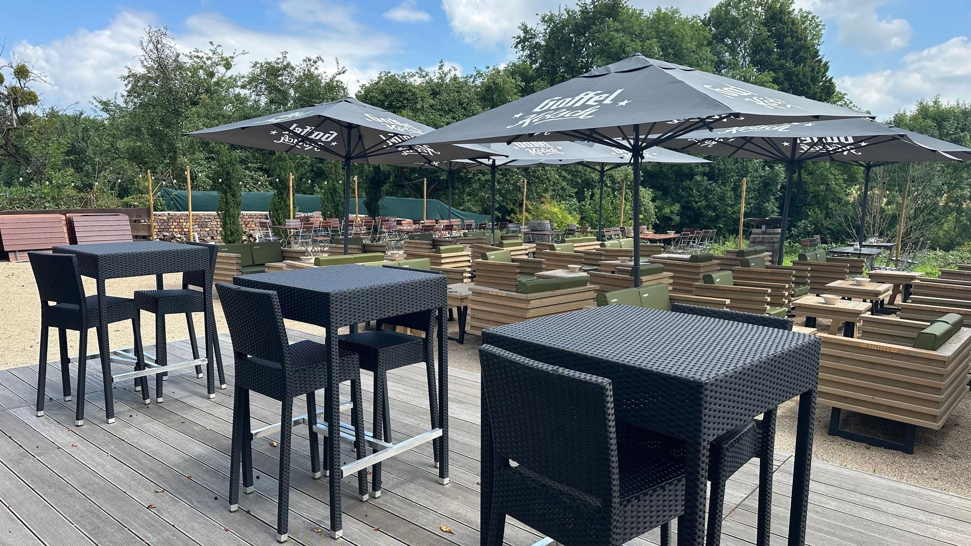Im Biergarten des Da Vet in der Niederpleiser Mühle gibt es eine eigene Karte mit Preisen für Familien.