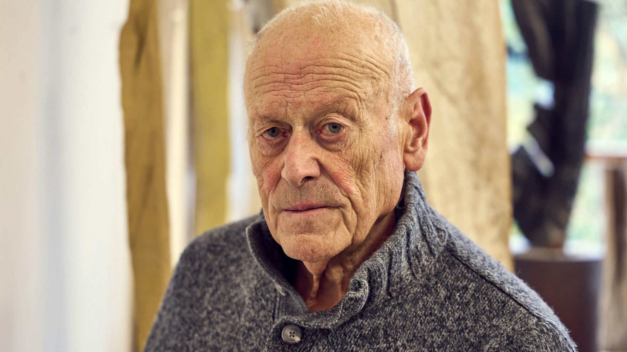 Der Bildhauer Erwin Wortelkamp .