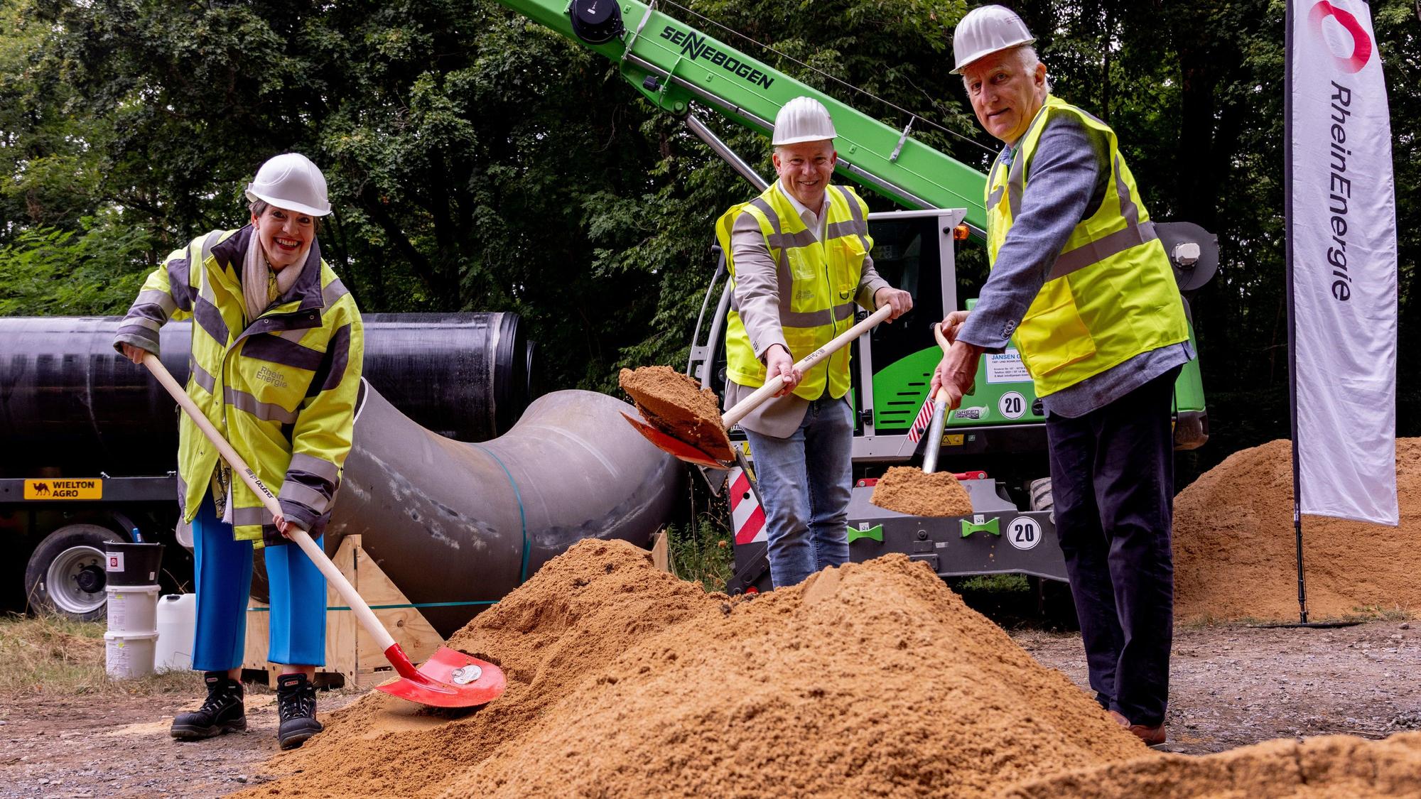 Erster Spatenstich für den Bau einer Trinkwasserleitung in Rodenkirchen