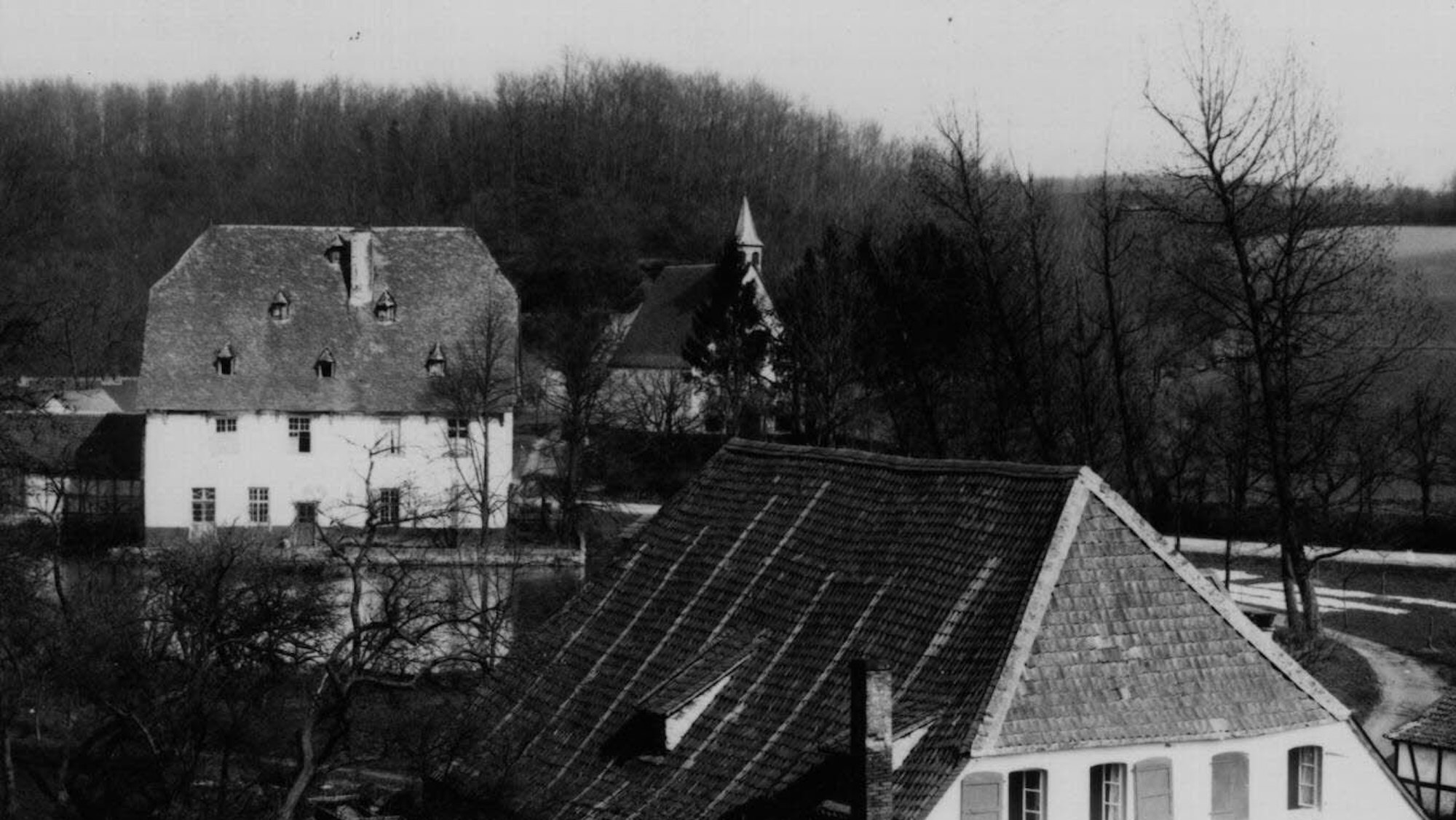 Eine schwarz-weiße Aufnahme der Komturei.