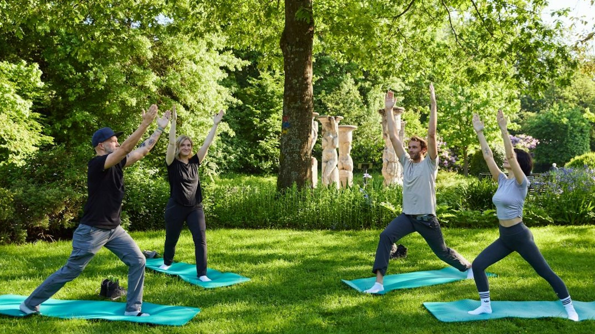 Yoga im Kurpark der Gemeinde Nümbrecht: Das Projekt „Bergisch Balance – Region mit Weitblick für Körper, Geist und Seele“ mit Schwerpunkten in der Schlossgemeinde und Reichshof-Eckenhagen soll eine Förderung erhalten.