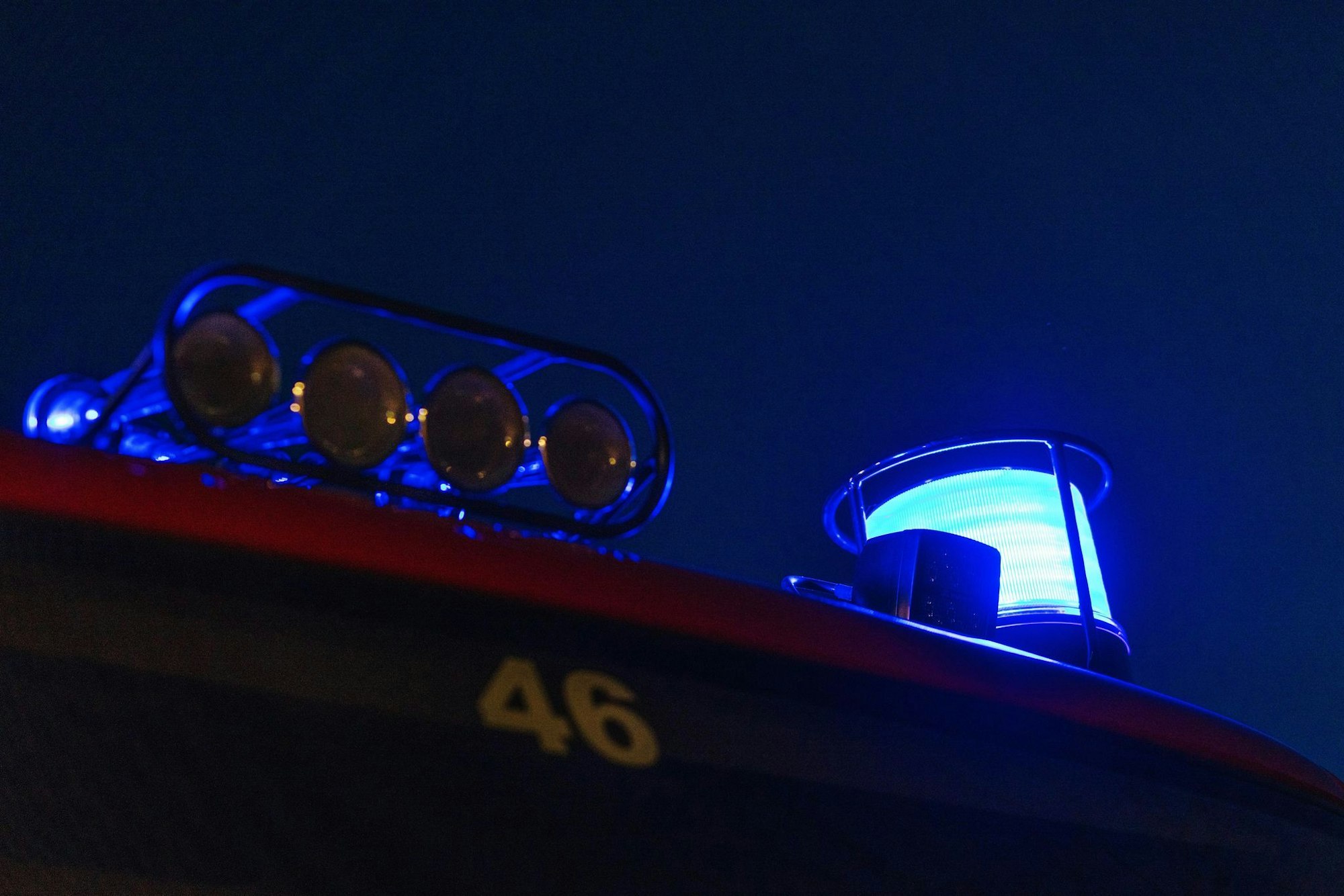 Alarmiert wurde die Feuerwehr durch einen Anwohner. (Symbolbild)