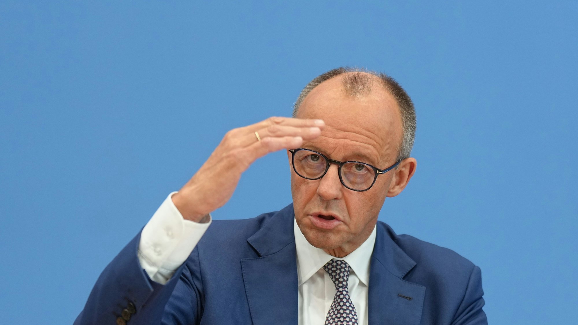 Merz beantwortete Fragen zur Innen- und Außenpolitik.