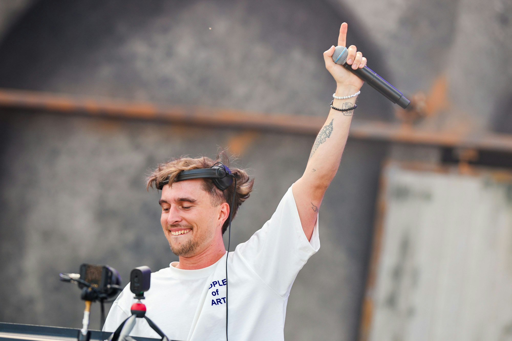 18.07.2025, Nordrhein-Westfalen, Weeze: DJ Noel Holler spielt seine Musik auf der Bühne Bills Factory beim Parookaville-Festival. Foto: Christoph Reichwein/dpa +++ dpa-Bildfunk +++