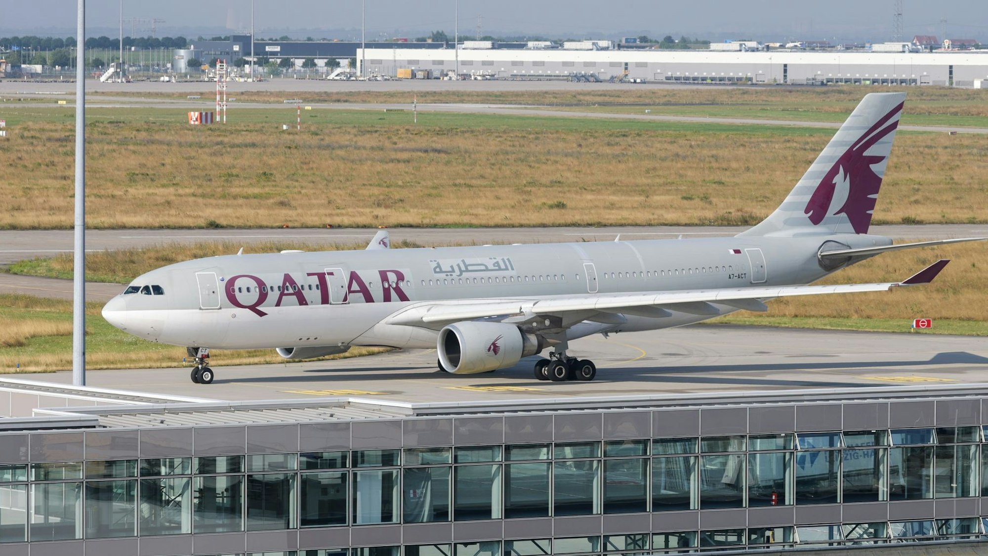 Sieben Straftäter aus NRW sind neben weiteren Personen mit einem Abschiebeflug nach Afghanistan gebracht worden.