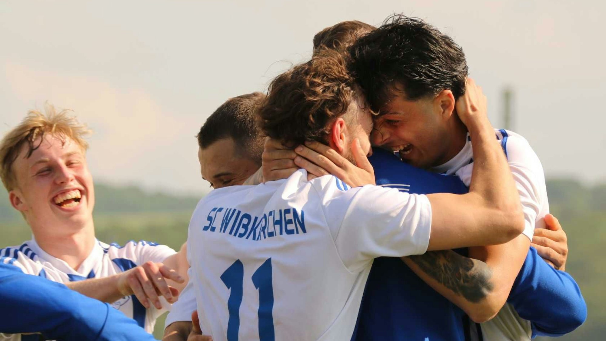 Wißkirchener Spieler jubeln. Sie alle wechselten in der Sommerpause zum Ligakonkurrenten Bessenich.
