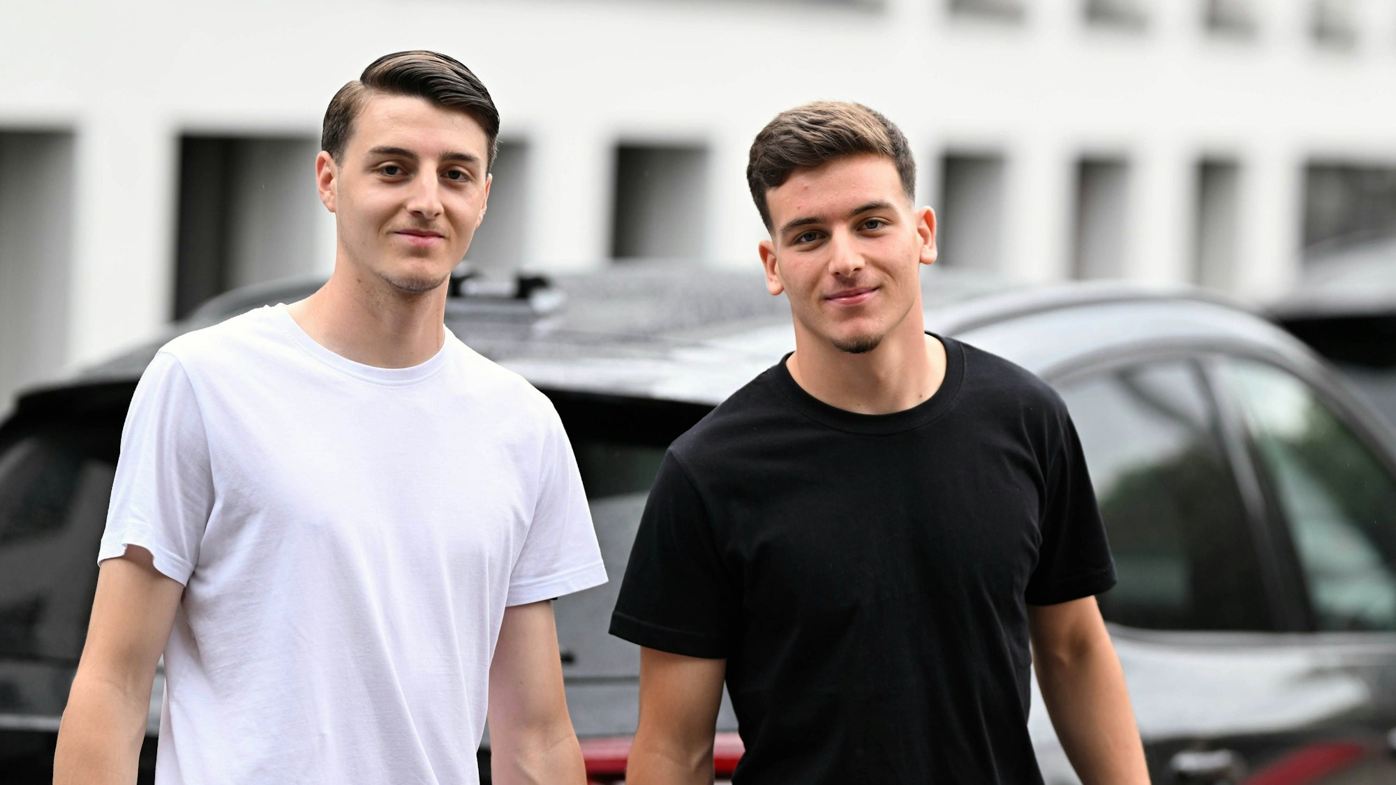 Said El Mala (r) war zuletzt sogar in England heiß umworben. Jetzt steht fest: Er und sein Bruder Malek (l) bleiben beim 1. FC Köln.