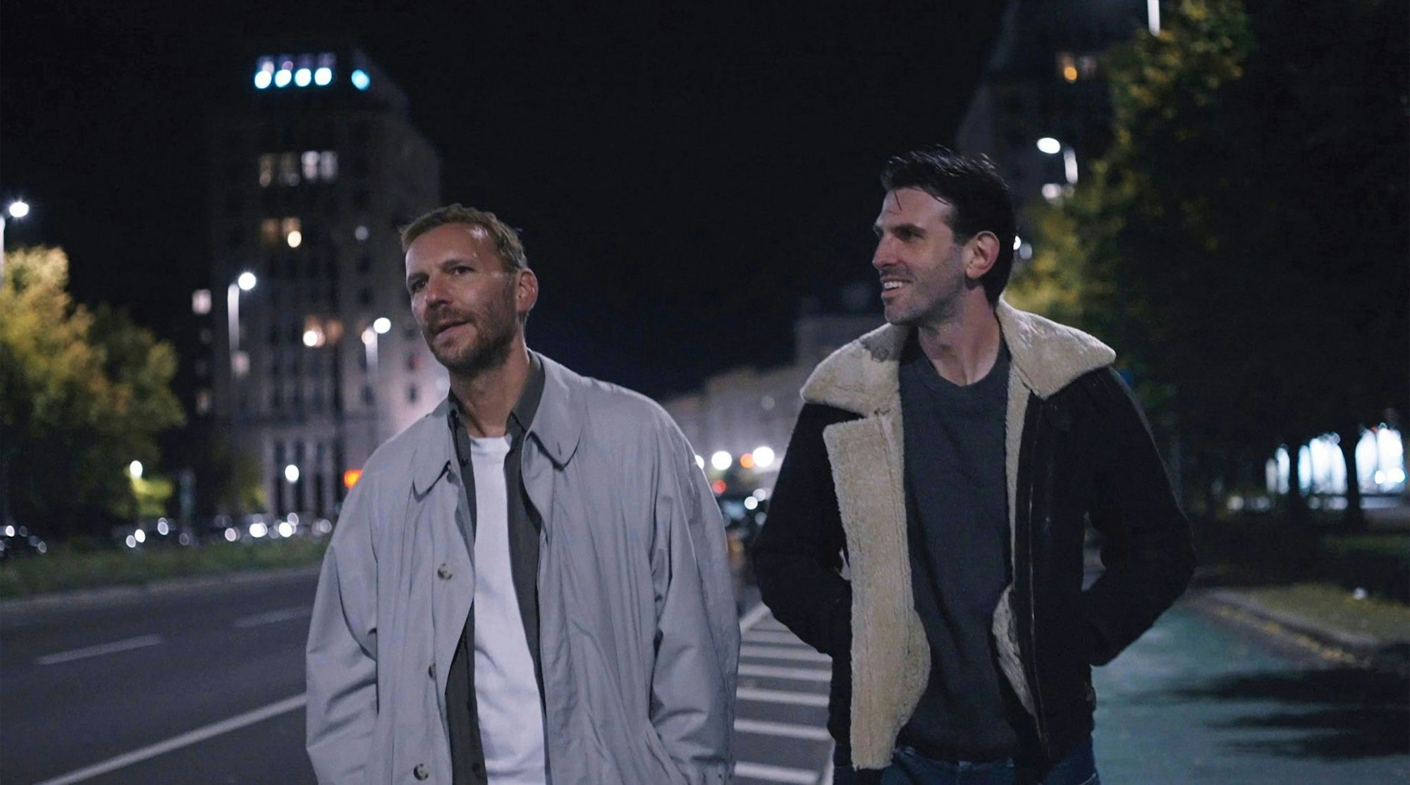 «Knochen und Namen» ist ein Queer-Drama mit ruhigen Szenen und viel Gefühl.