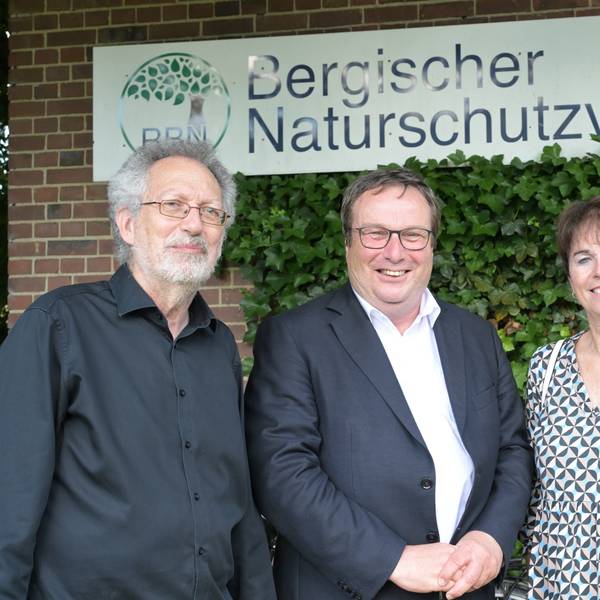 Links Mark vom Hofe, rechts Elke Reichert, Präsidentin des Landesamtes für Natur, Umwelt und Klima in Nordrhein-Westfalen, zu Gast.