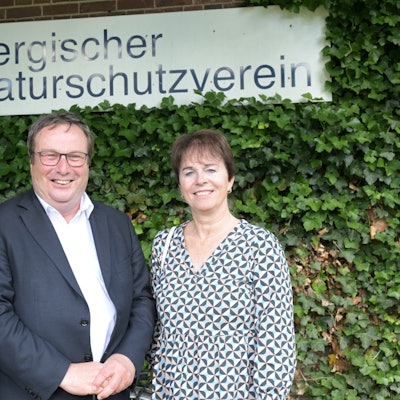 Links Mark vom Hofe, rechts Elke Reichert, Präsidentin des Landesamtes für Natur, Umwelt und Klima in Nordrhein-Westfalen, zu Gast.