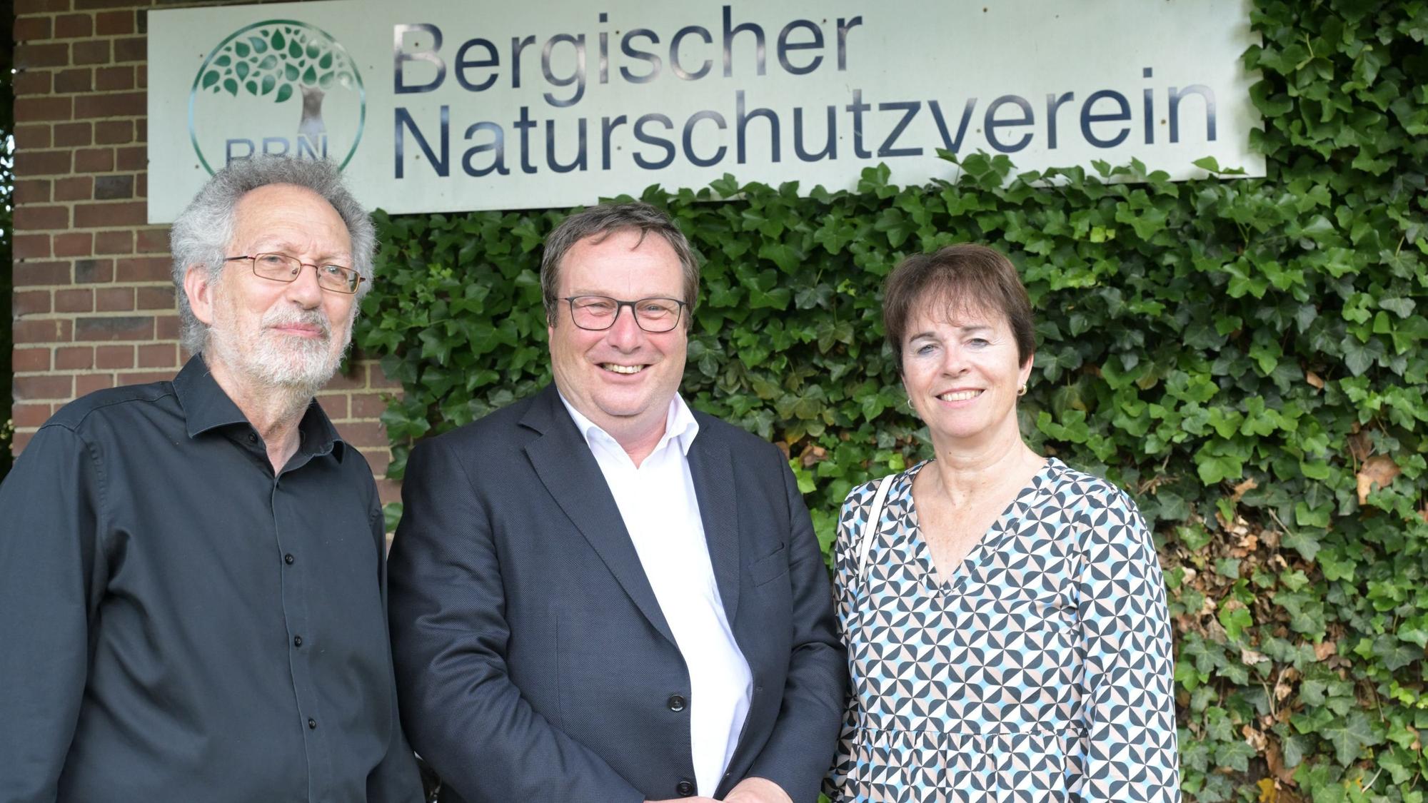 Links Mark vom Hofe, rechts Elke Reichert, Präsidentin des Landesamtes für Natur, Umwelt und Klima in Nordrhein-Westfalen, zu Gast.
