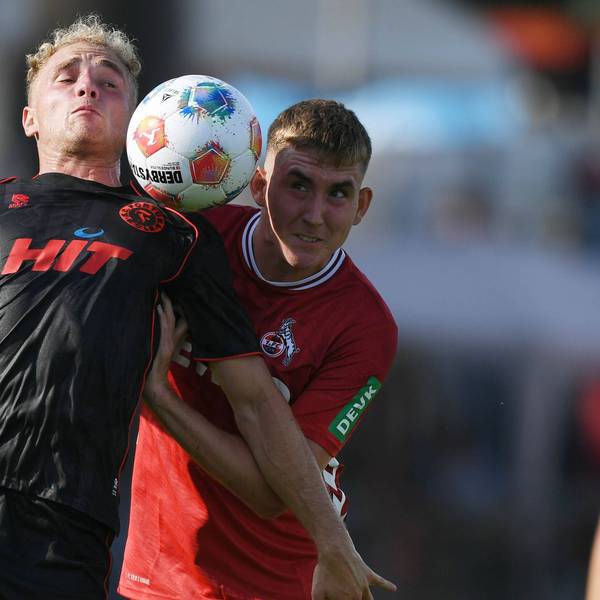 Timo Bornemann (l.) im Zweikampf mit Isak Johannesson vom 1. FC Köln (r.)