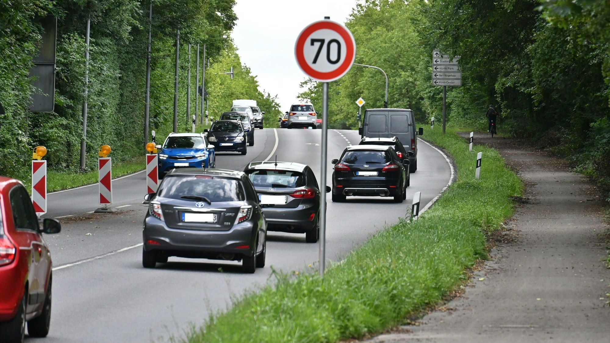 Zu sehen ist ein Tempo-70-Schild.