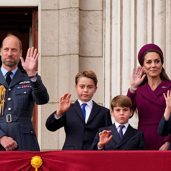 London: Der Prinz von Wales (l-r), Prinz George, Prinz Louis, die Prinzessin von Wales und Prinzessin Charlotte stehen auf dem Balkon des Buckingham Palastes in London