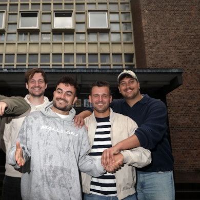 08.07.2025, Köln: Köln-Lindenthal: Veedelsspaziergang mit den fünf Jungs von Malle Anja, die zu Ballermann-Stars geworden sind. Foto: Arton Krasniqi