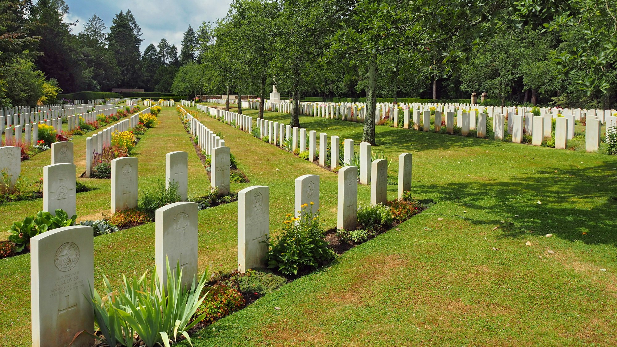 Der sehr gepflegte, britische Ehrenfriedhof auf dem Südfriedhof in Zollstock