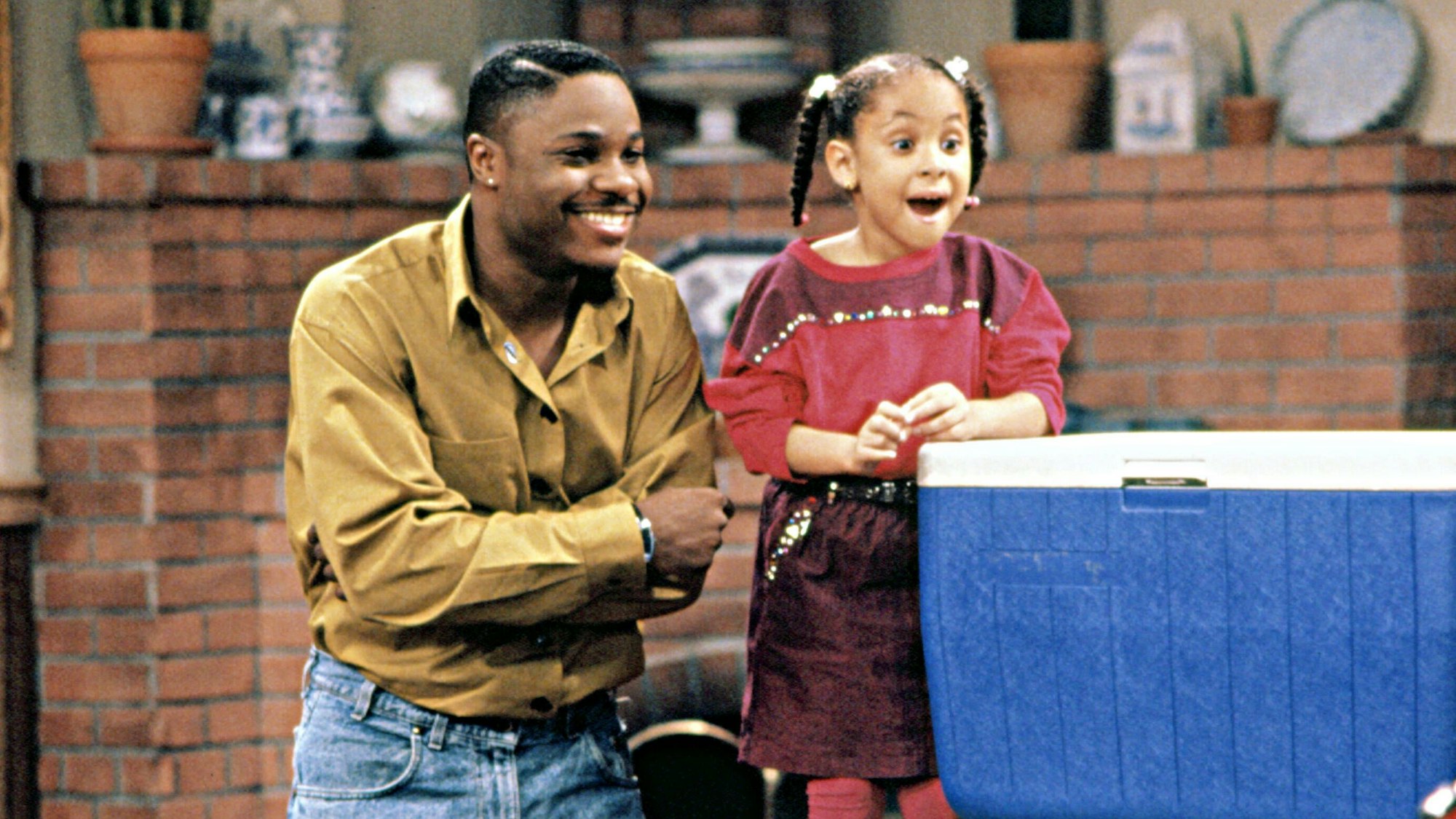 Malcolm-Jamal Warner und Raven-Symoné in einer Szene der letzten Staffel von „The Cosby Show“ (1991/92).