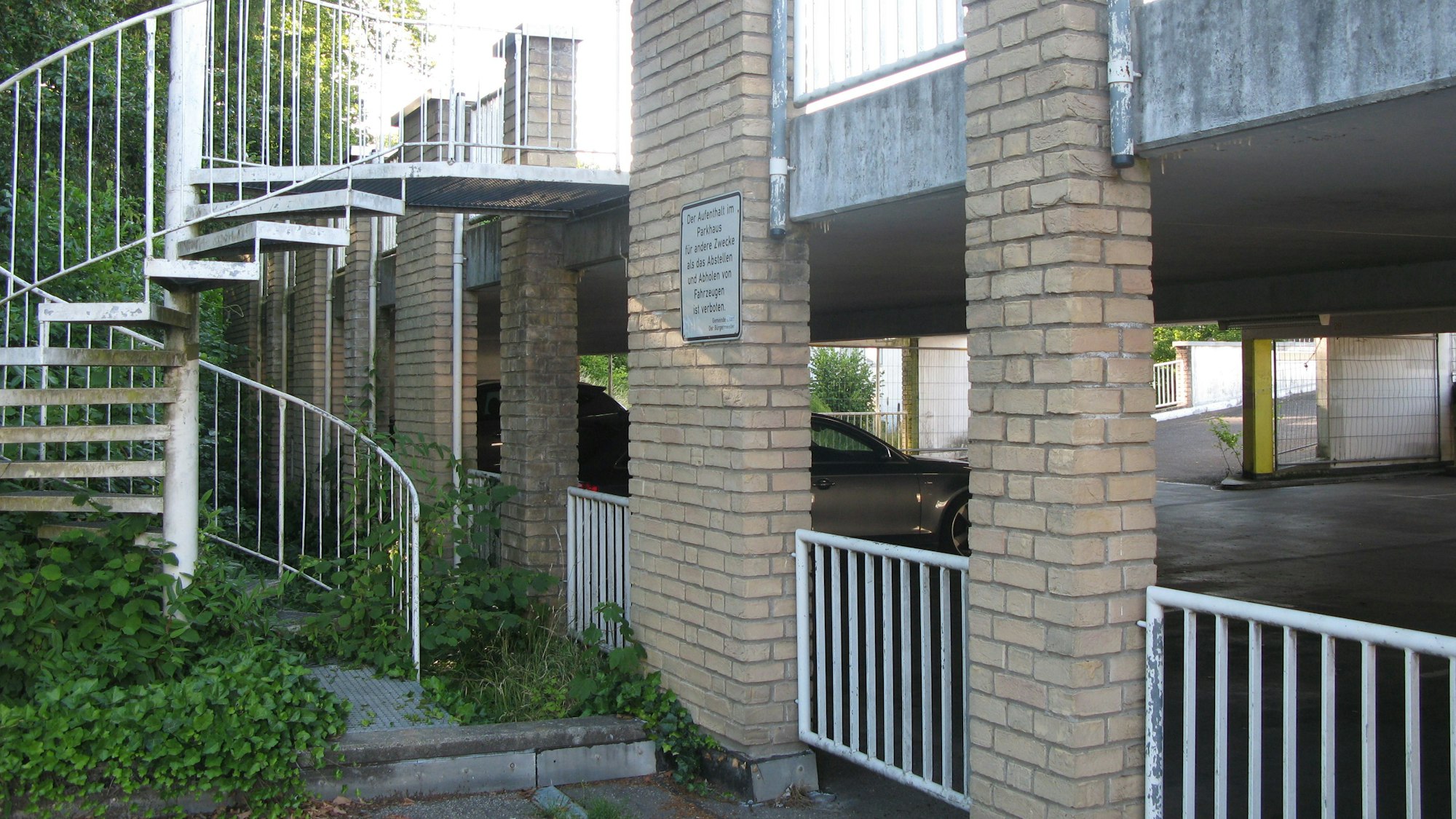 Hinter dem Eitorfer Rathaus befindet sich das Parkhaus Schmidtgasse mit rund 130 Stellplätzen.