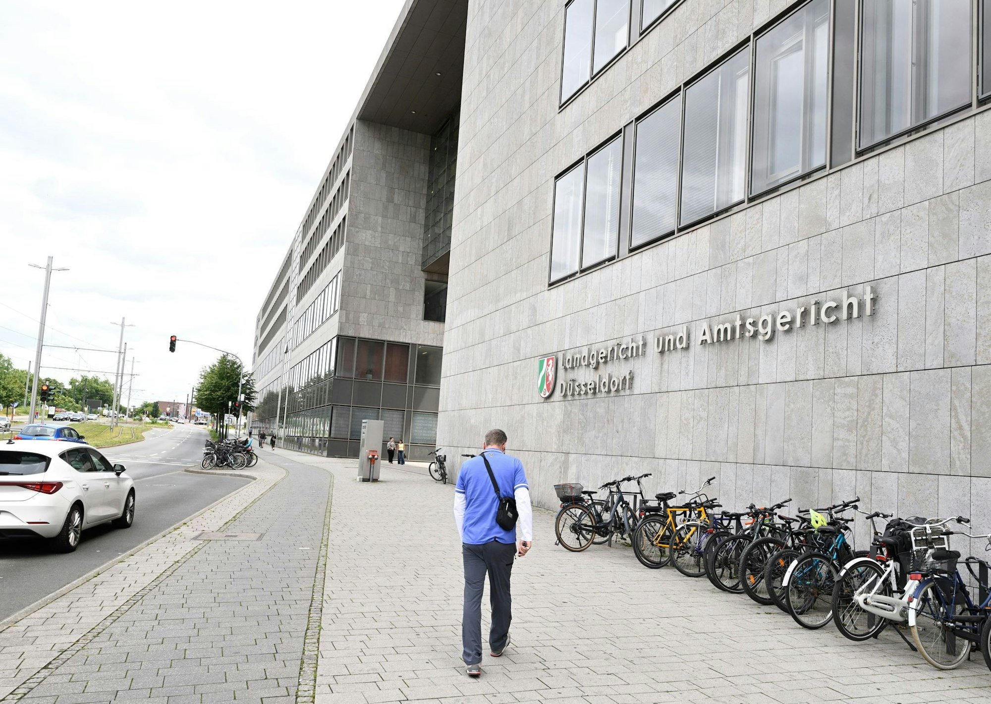 Nach der spektakulären Flucht eines Häftlings aus einem dem Amtsgericht in Düsseldorf werden verstärkte Sicherheitsmaßnahmen in dem Gebäude geprüft (Archivbild).