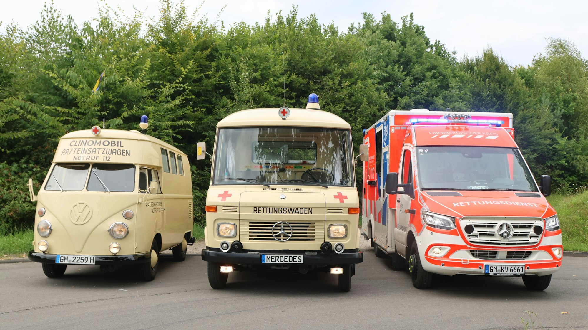 Drei RTW-Generationen trafen sich jetzt in Wiehl-Bomig.