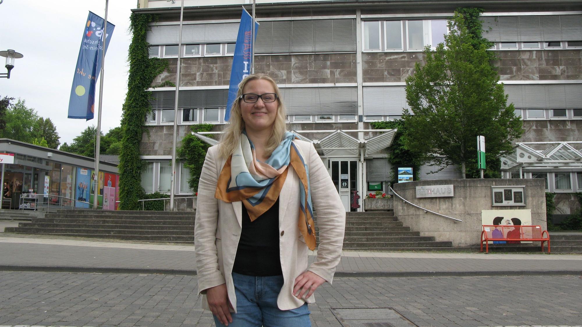 Jessica Jacob will Chefin im Eitorfer Rathaus werden. Die Bürgermeisterkandidatin der CDU fordert Amtsinhaber Rainer Viehof heraus.
