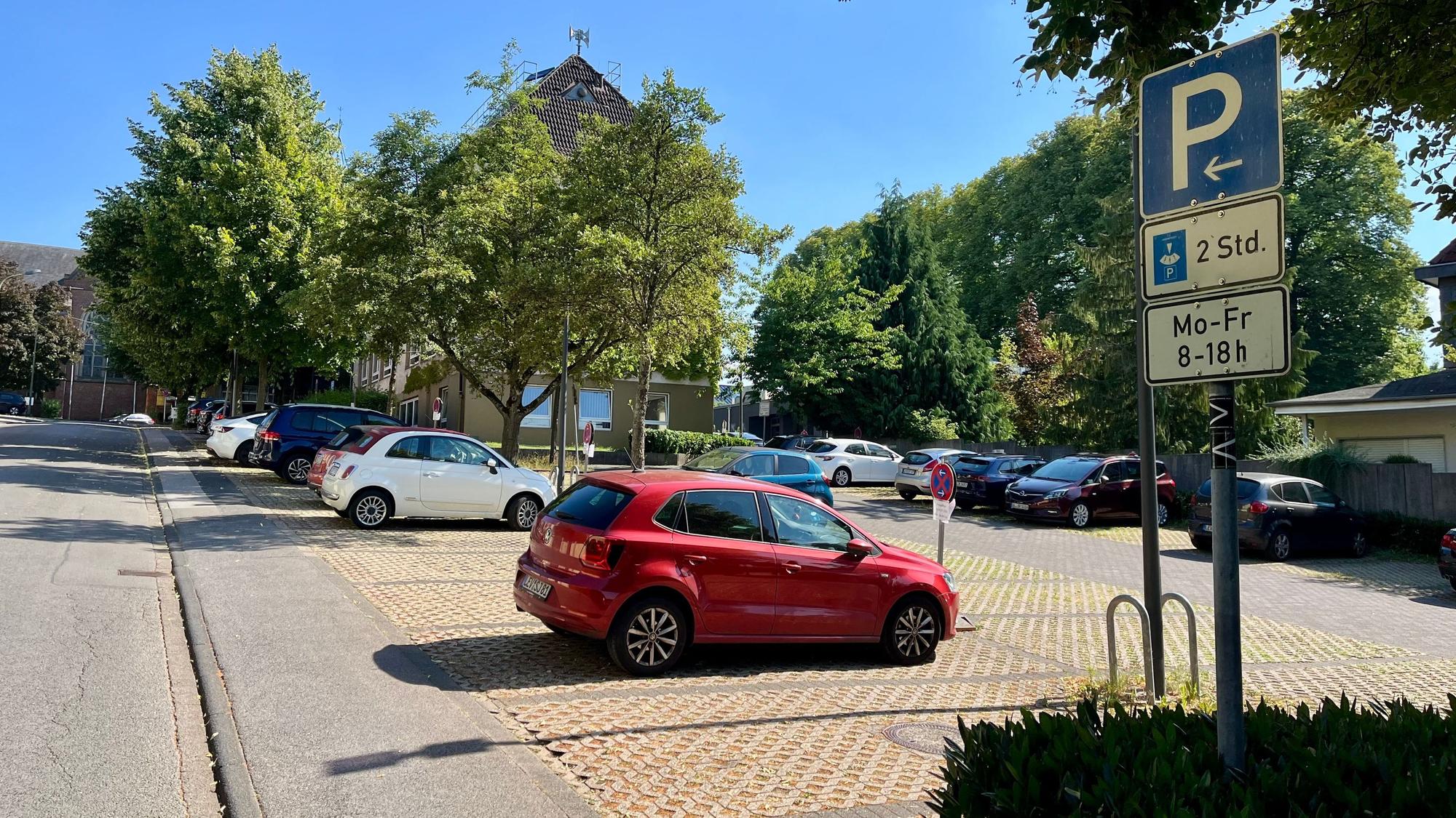 Parkplatz neben dem Rathaus und dem Kulturforum in Burscheid