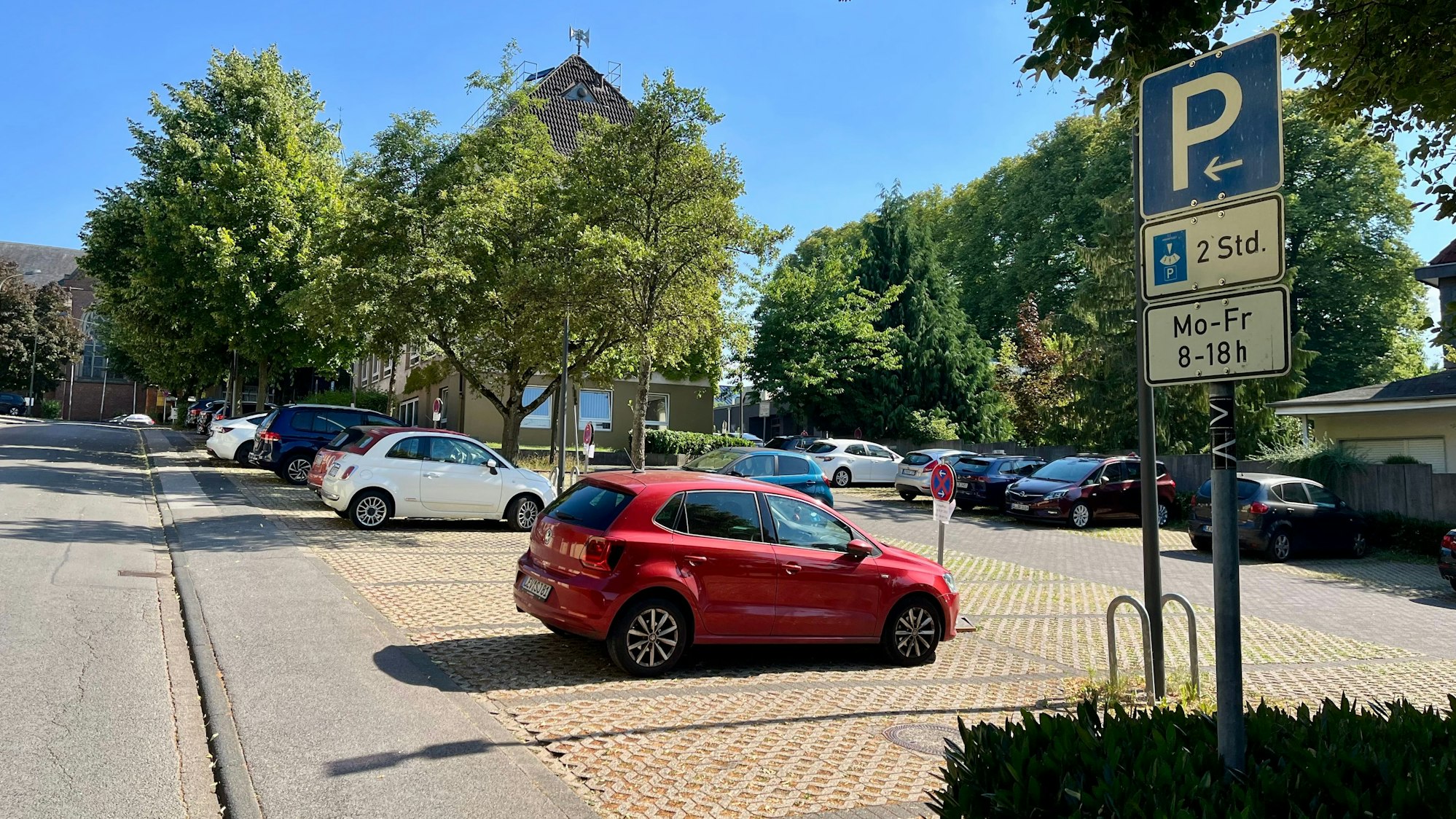 Parkplatz neben dem Rathaus und dem Kulturforum in Burscheid