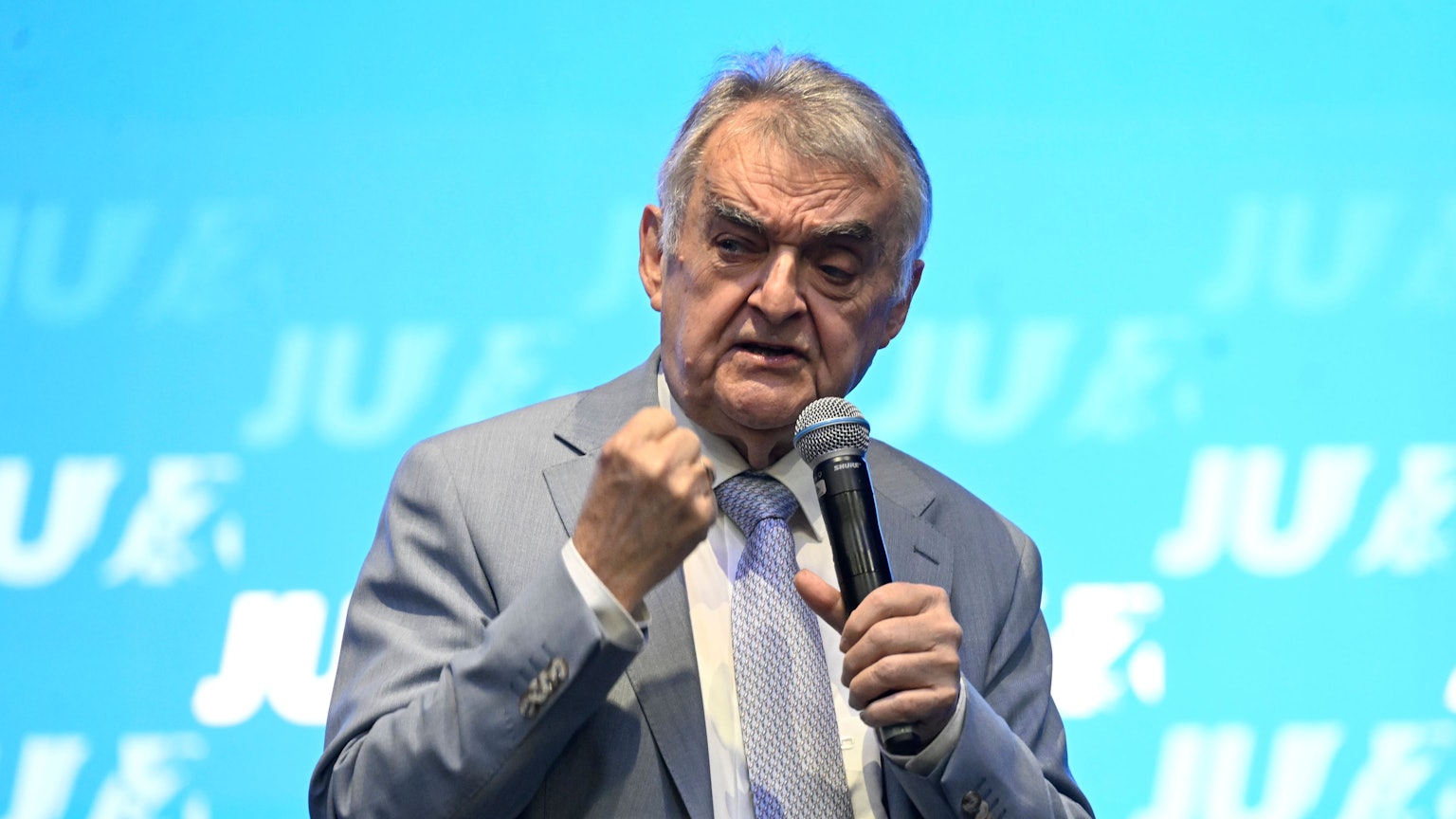 erbert Reul (CDU), Innenminister von Nordrhein-Westfalen, spricht beim 61. JU NRW-Tag. Foto: Roberto Pfeil/dpa