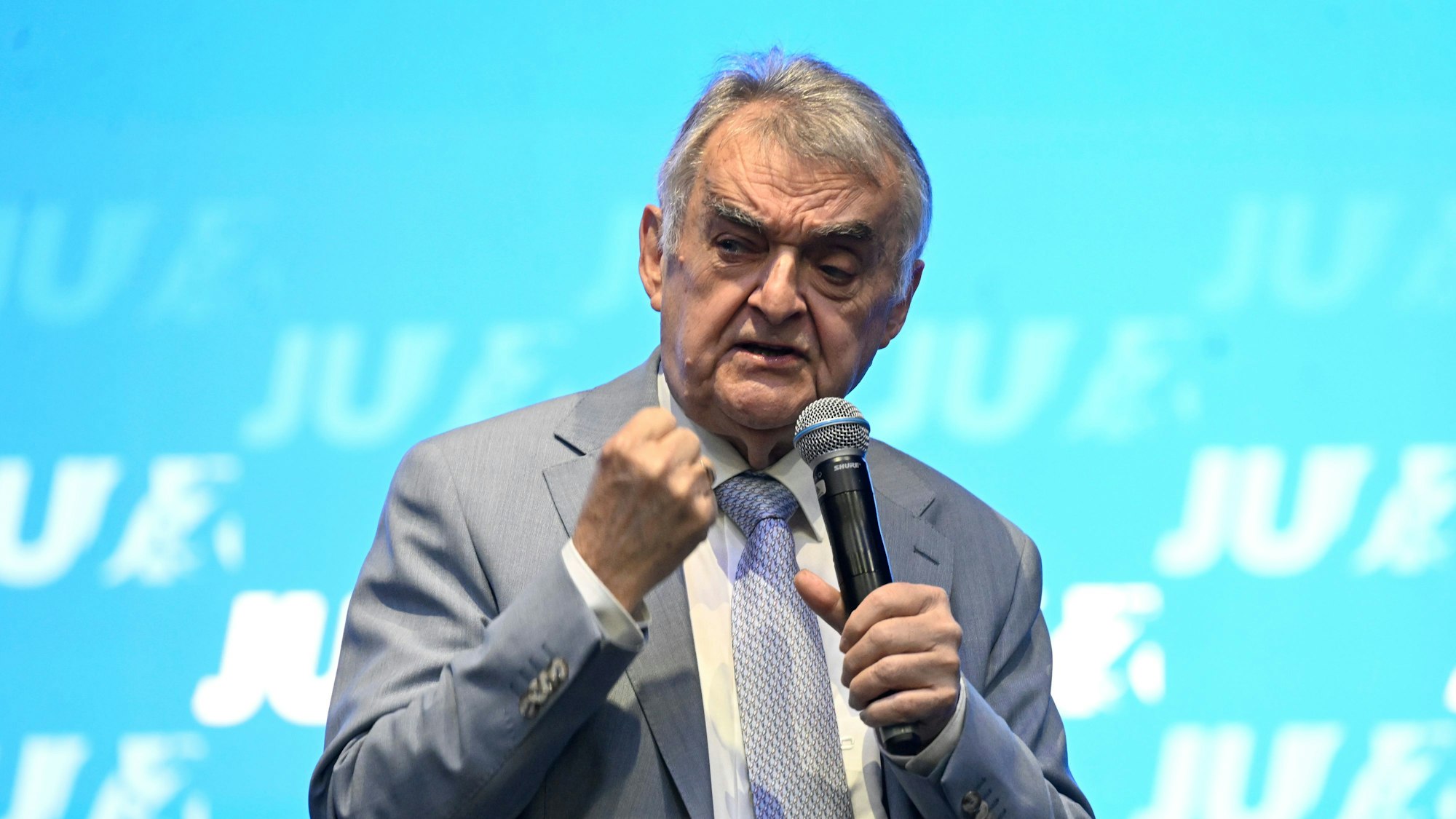 erbert Reul (CDU), Innenminister von Nordrhein-Westfalen, spricht beim 61. JU NRW-Tag. Foto: Roberto Pfeil/dpa