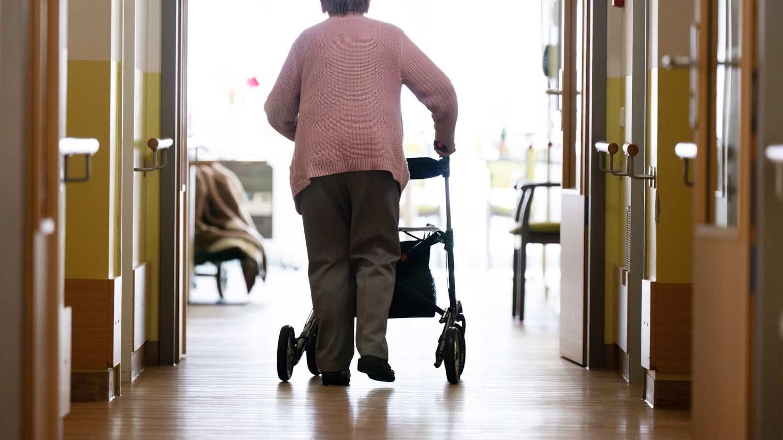 Heimplätze werden für Pflegebedürftige immer teurer. (Archivbild)